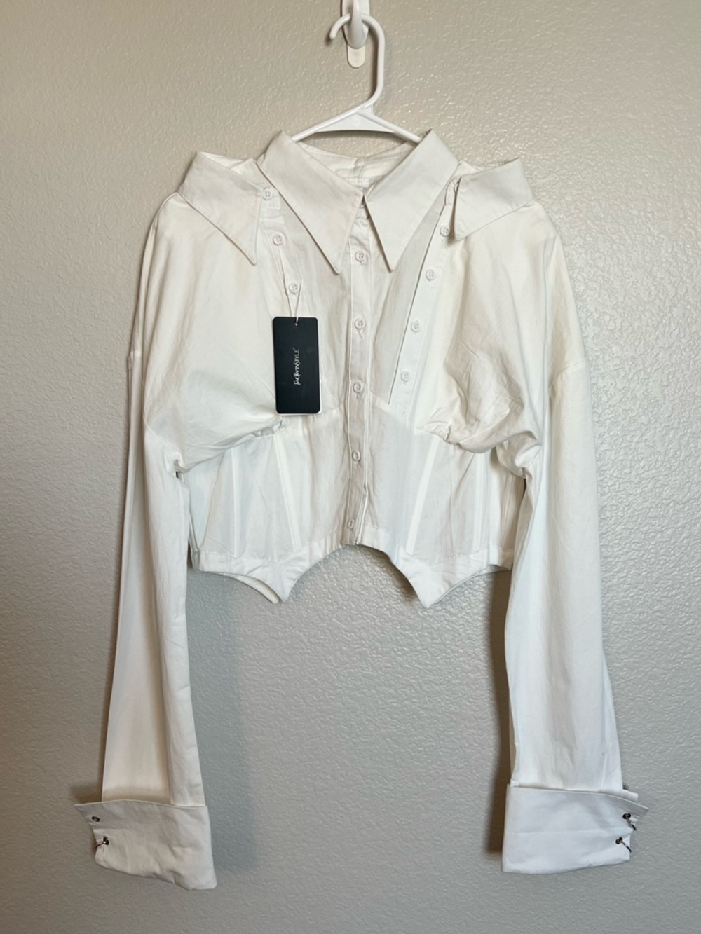 TwoTwinStyle Cropped White Button-Down Shirt with Pointed Collar - Women's XL